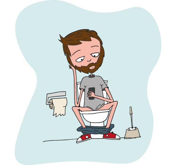 Taza hombre en el baño